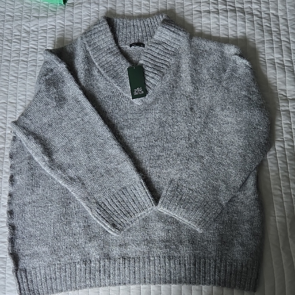 Wild Fable Gray V-Neck Sweater